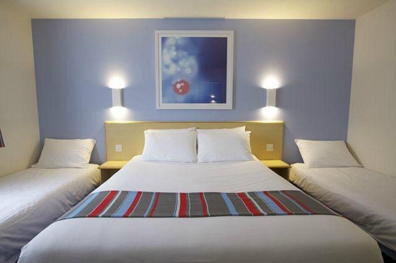 Travelodge Edinburgh Dreghorn Экстерьер фото