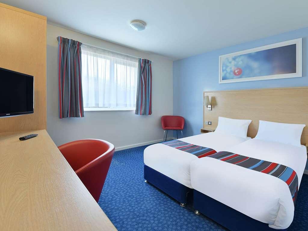 Travelodge Edinburgh Dreghorn Номер фото