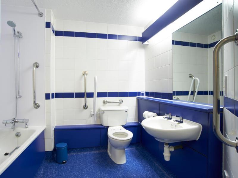 Travelodge Edinburgh Dreghorn Экстерьер фото