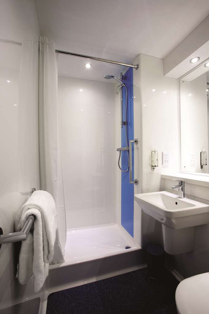 Travelodge Edinburgh Dreghorn Номер фото