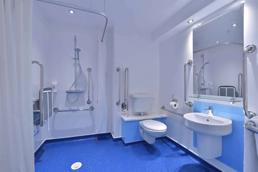 Travelodge Edinburgh Dreghorn Номер фото